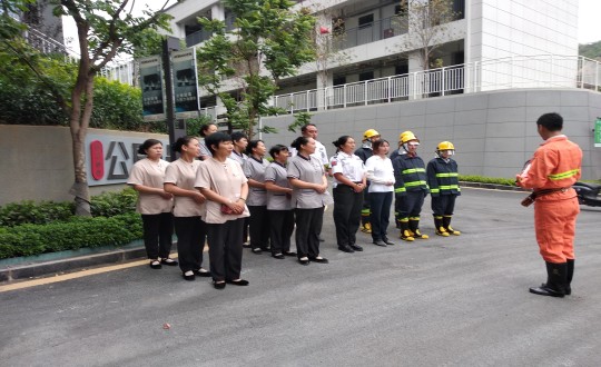 19.物业总公司攀枝花信逸物业发展消防演练_副本.jpg