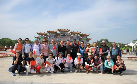 3.388vip太阳集团南山户表游览社群一日游活动合影留想_副本.jpg