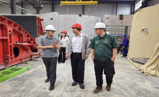 2024年7月5日，市建委初审工作组一行到访装配式总公司实地调查调研_副本.jpg